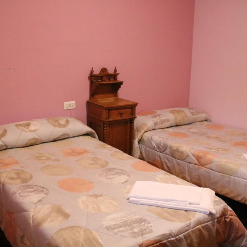 Hostal Burgales Milagro Exterior photo