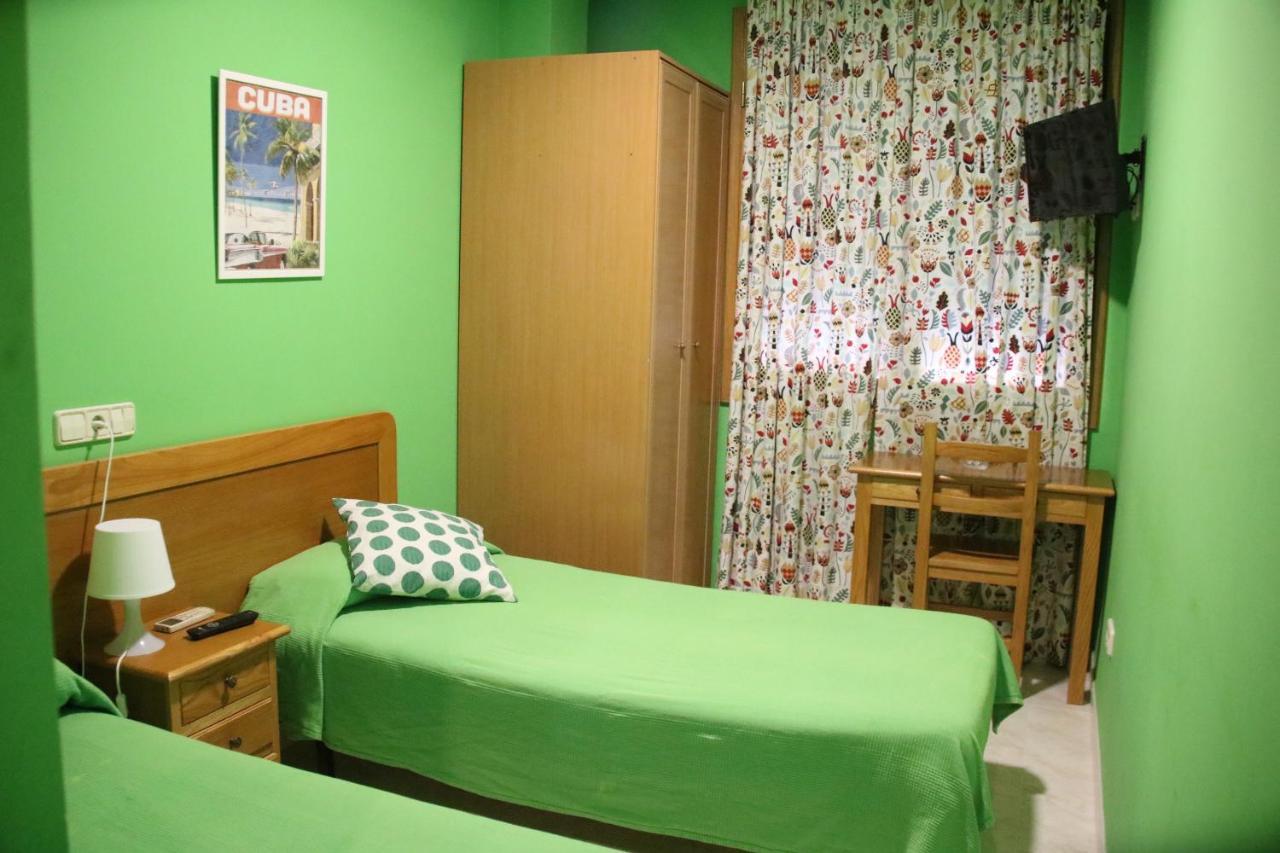 Hostal Burgales Milagro Exterior photo