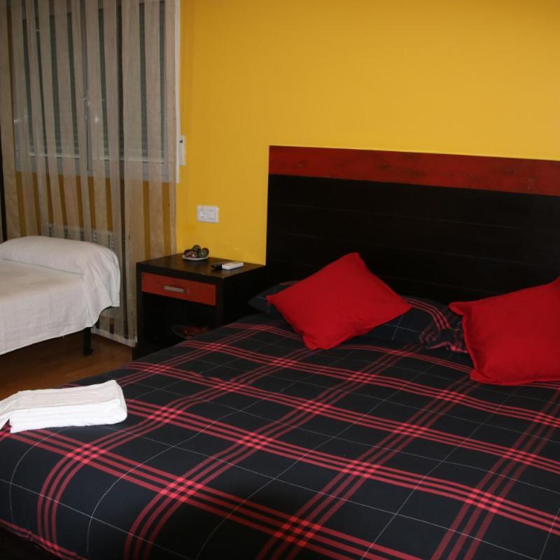 Hostal Burgales Milagro Exterior photo